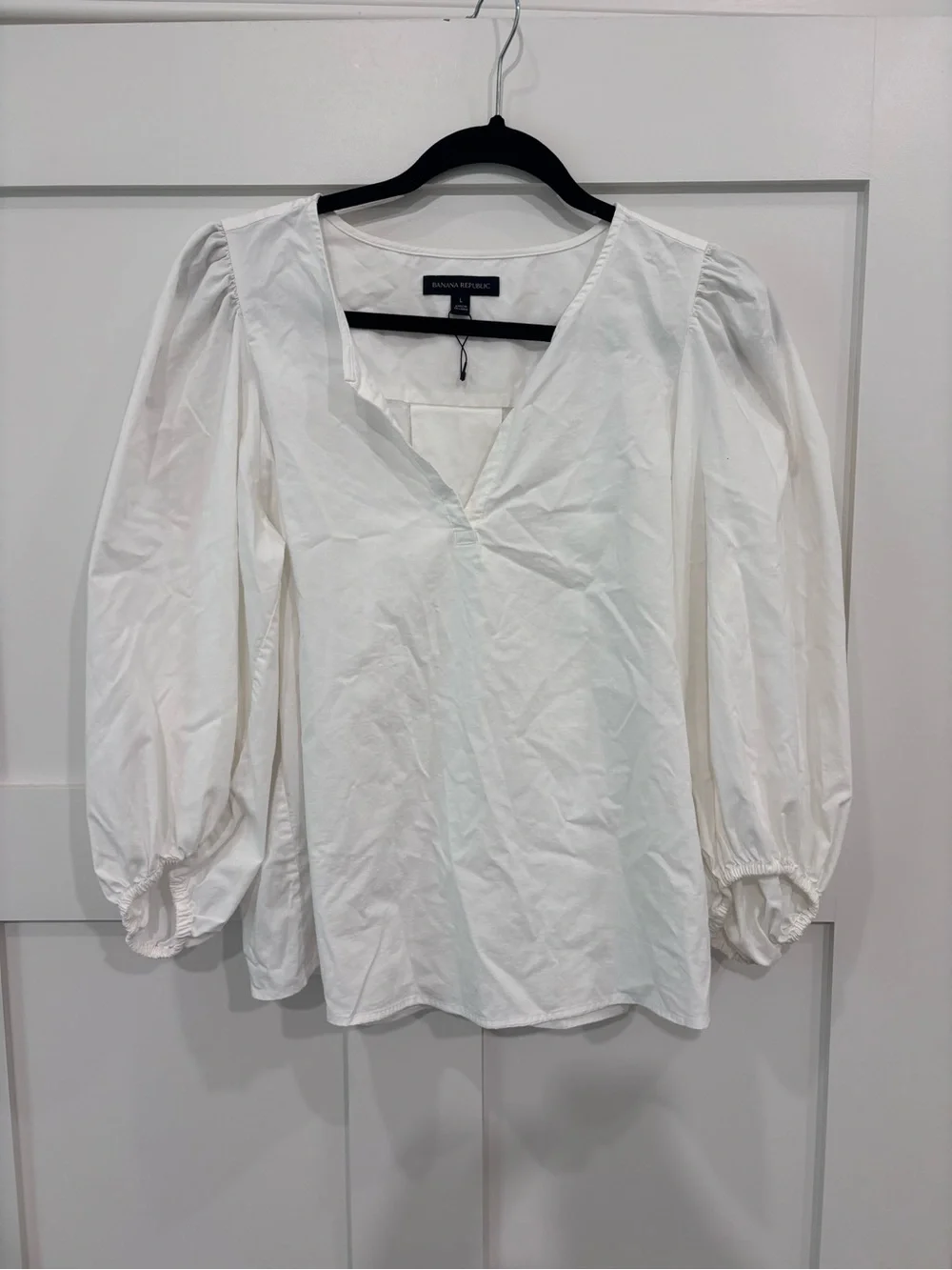 NWOT Banana Republic White V-Neck Puff-Sleeve Blouse Size Large
